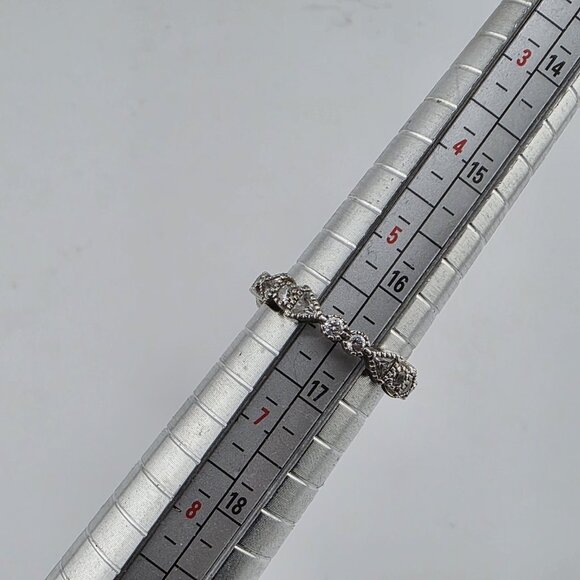 Ring Infinity White Colorless Stone Sackable Abstract‎ Band Cute Jewelry Size 6 - Picture 1 of 9